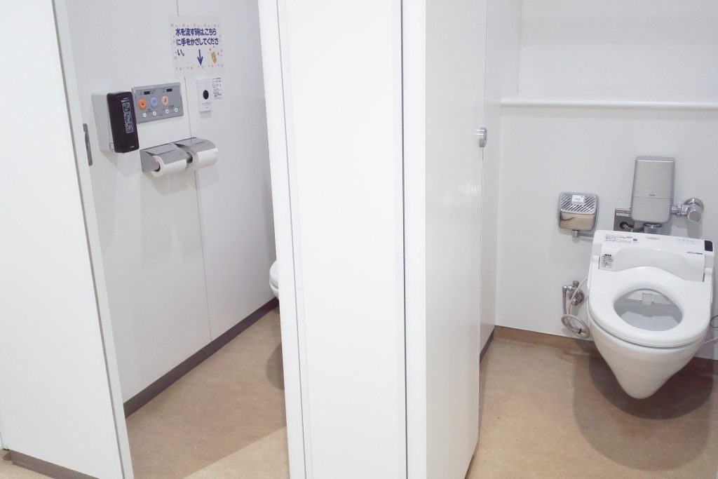 オフィスの個室トイレイメージ